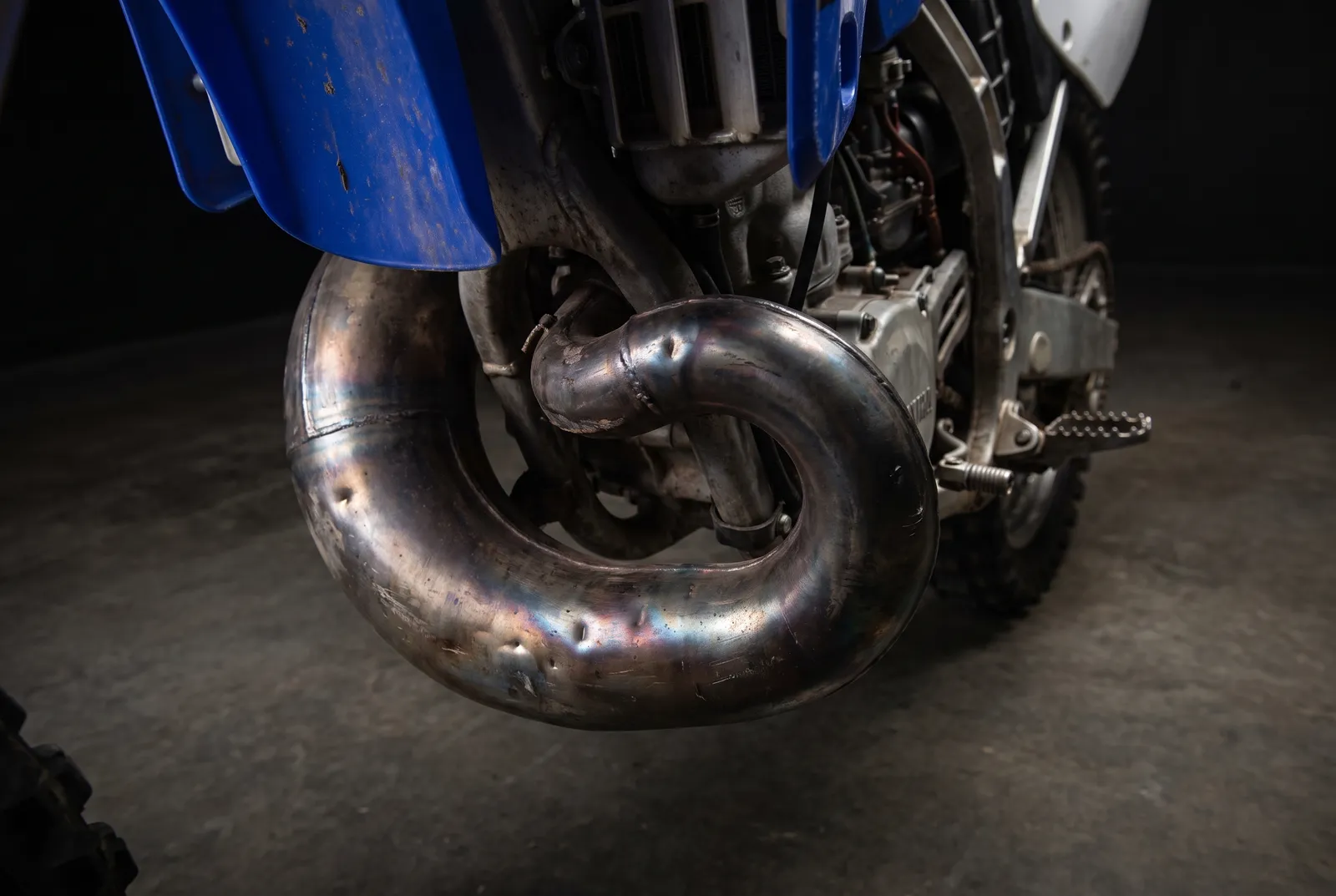 Detail van een Crossmotor 125 tweetakt